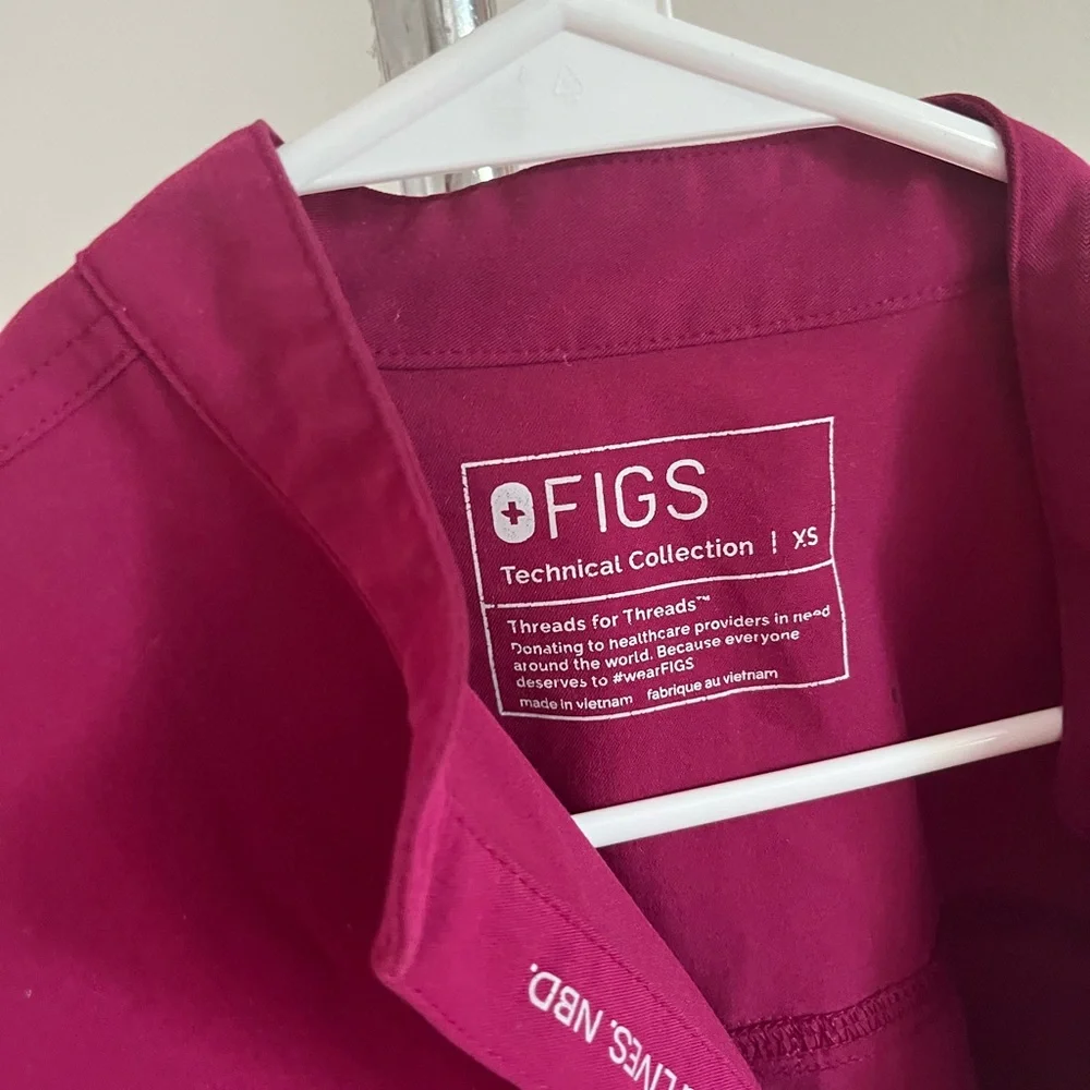 FIGS Women's purple/ pink Top - Picture 3 of 3